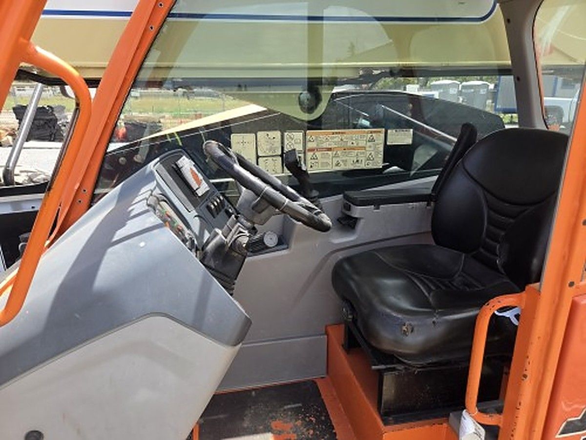 JLG 1055 photo 3