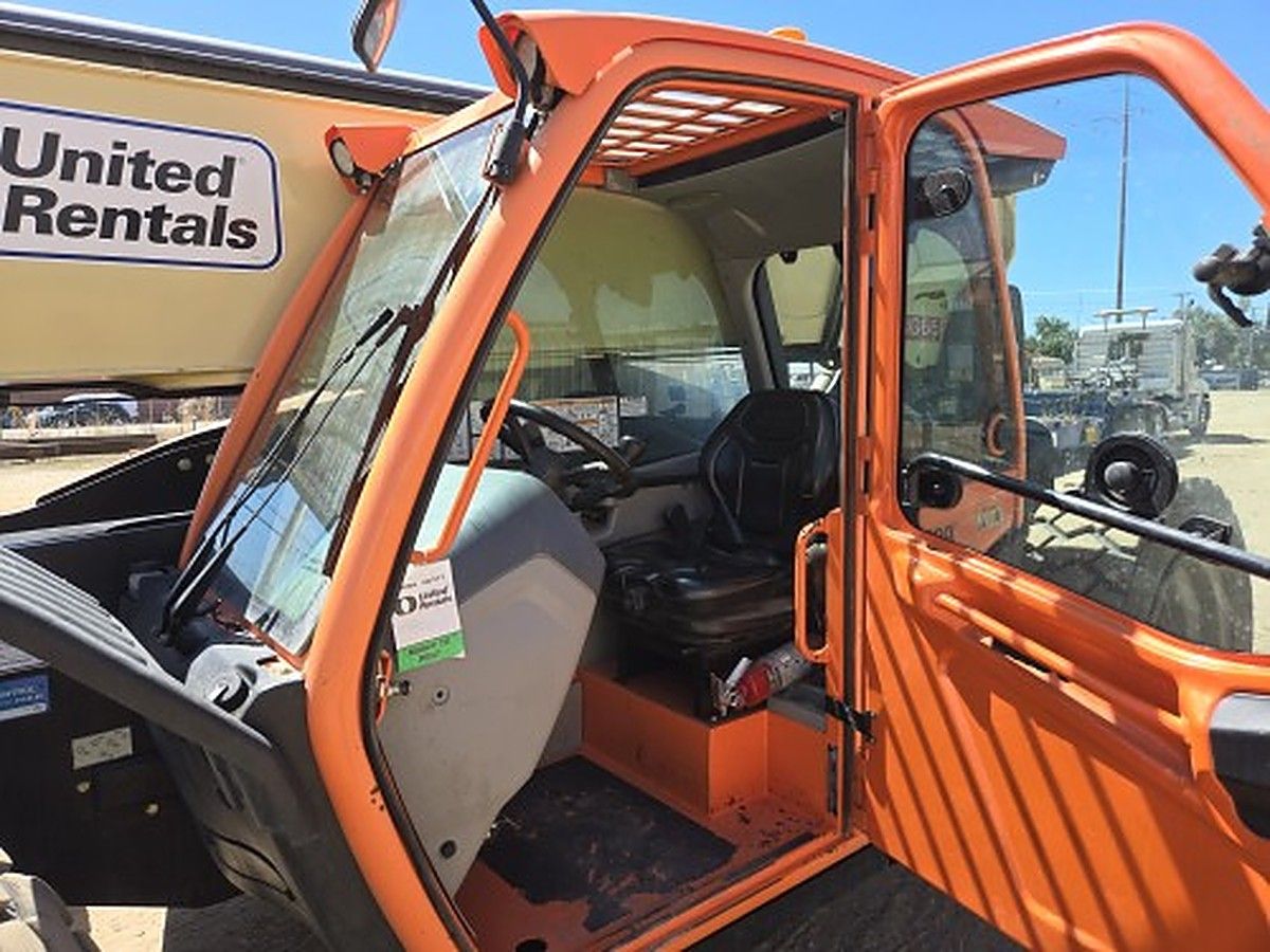 JLG 1055 photo 2