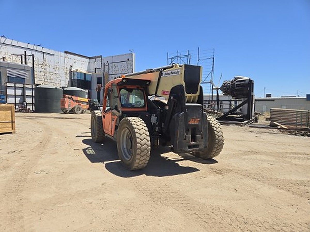JLG 1055 photo 3