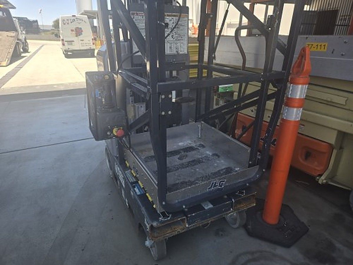 JLG 20MVL photo 2