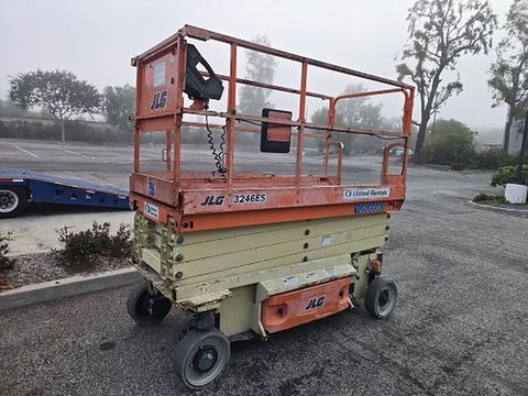 2018 JLG 3246ES Scissor Lift 30-35' Electric 46-48" Wide