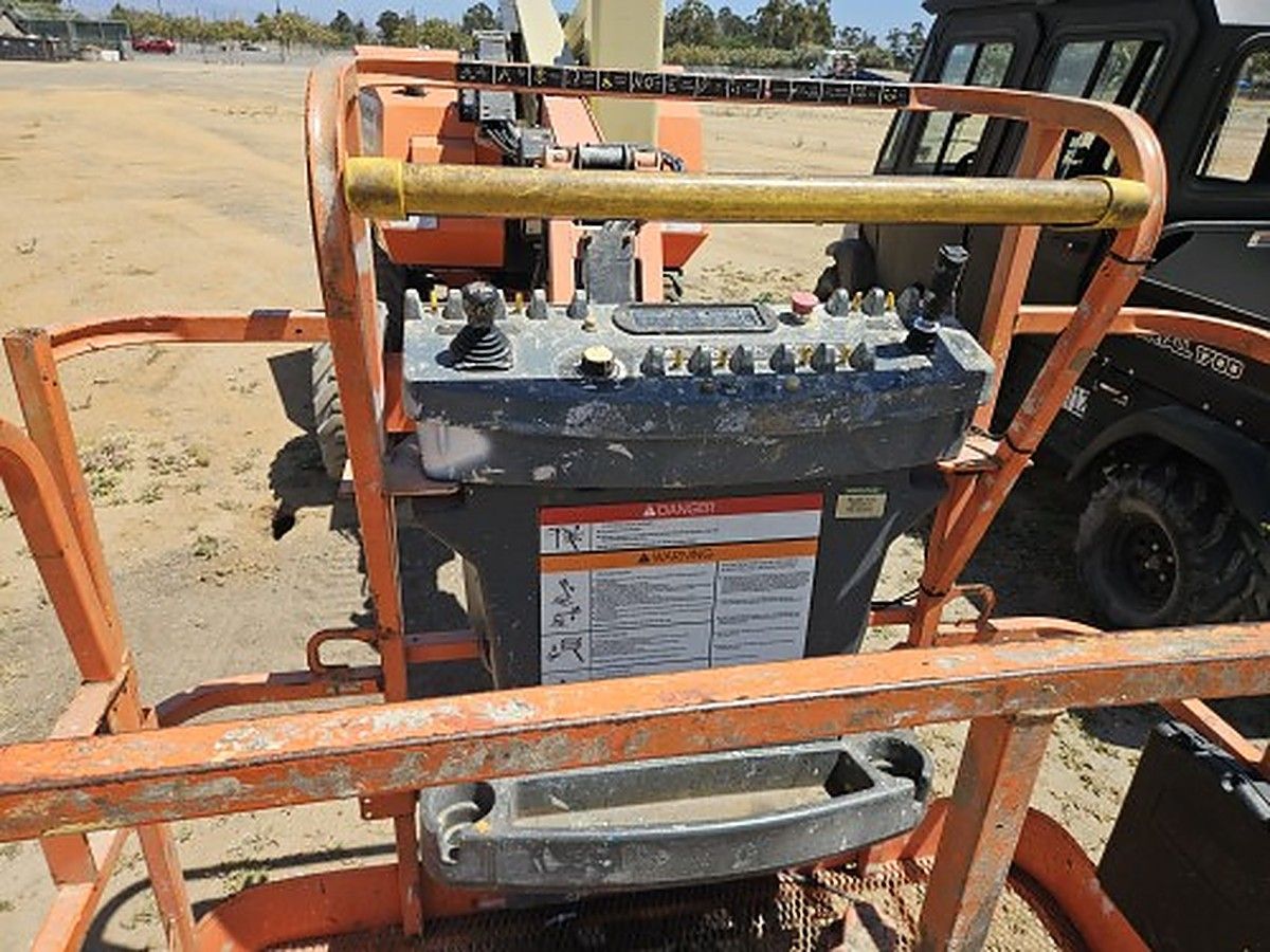 JLG 340AJ photo 9