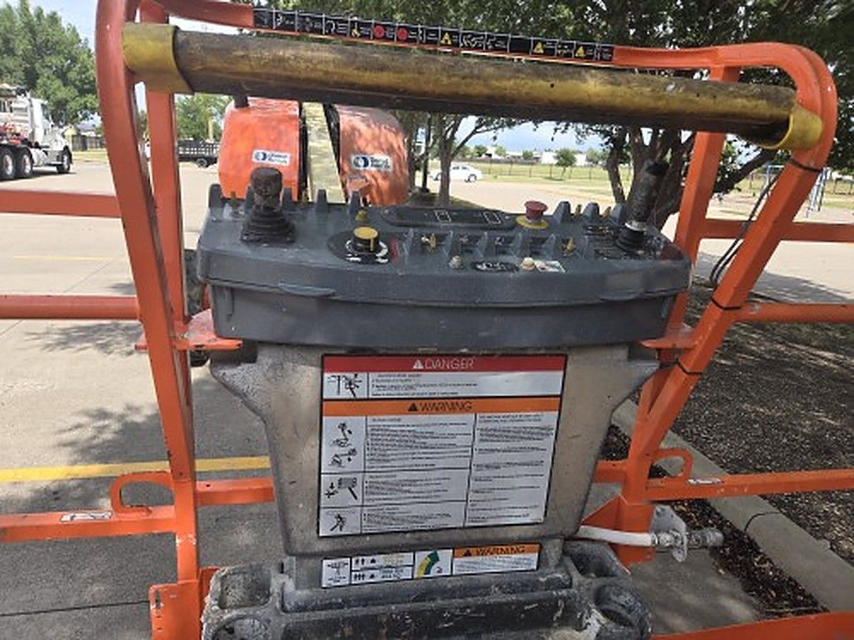 JLG 400S photo 8