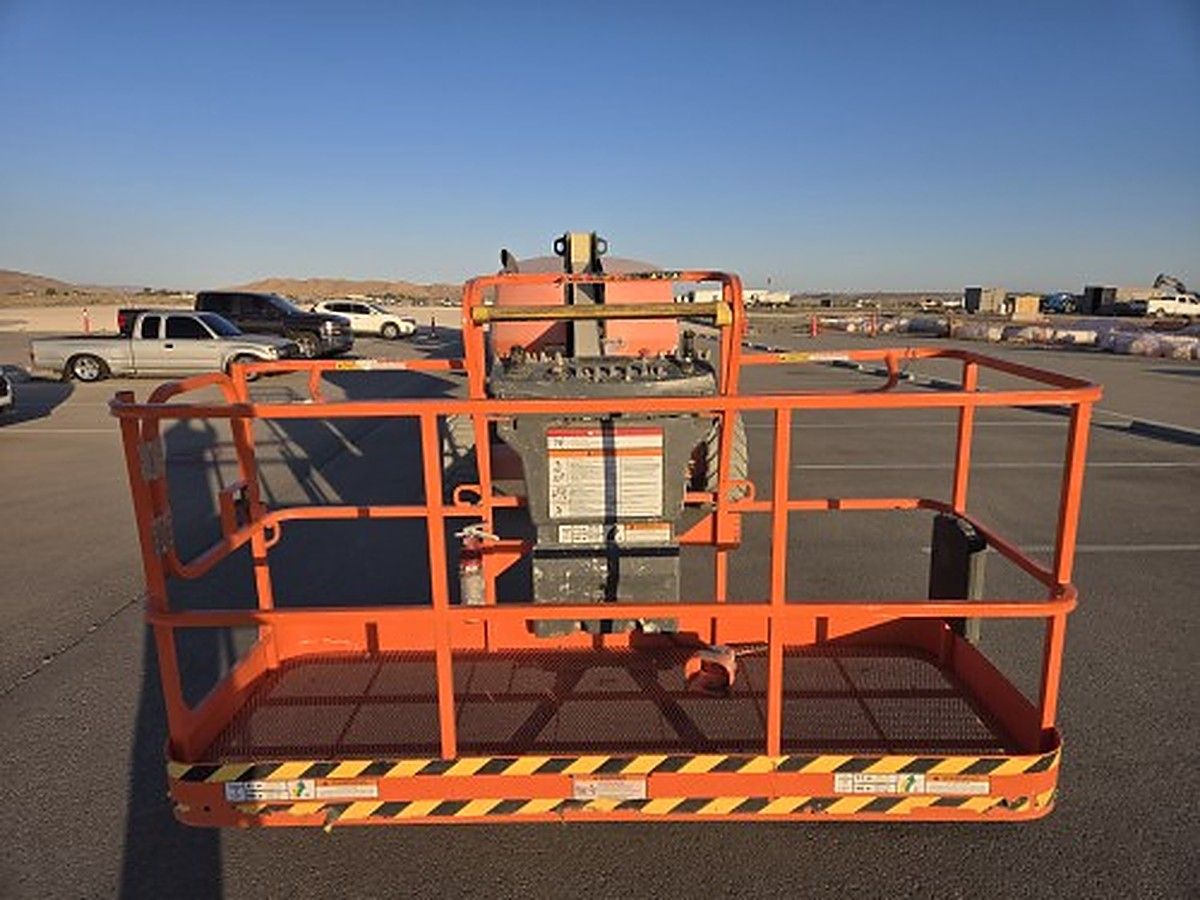 JLG 400S photo 10