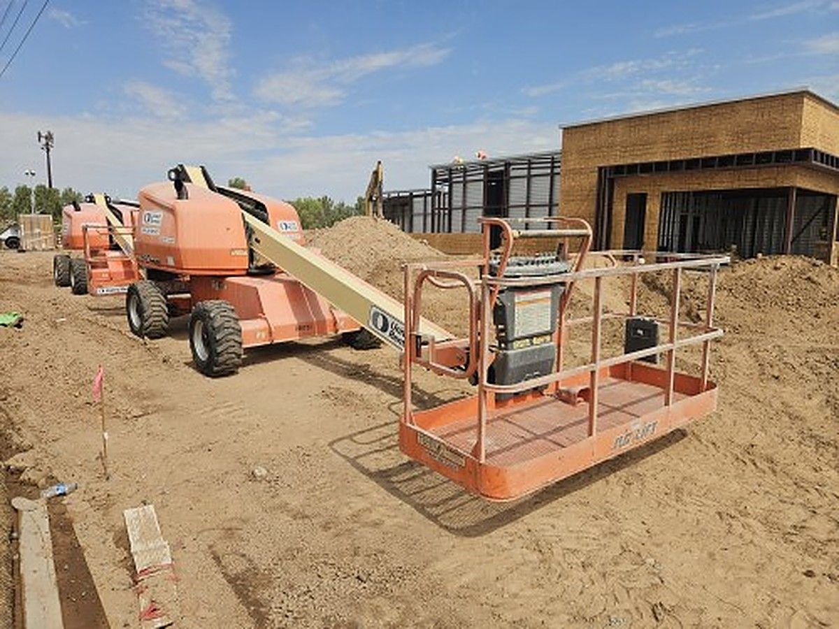 JLG 400S photo 5