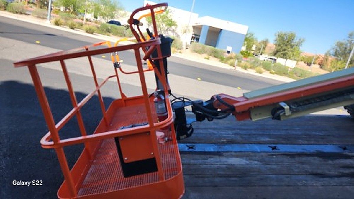 JLG 400S photo 7