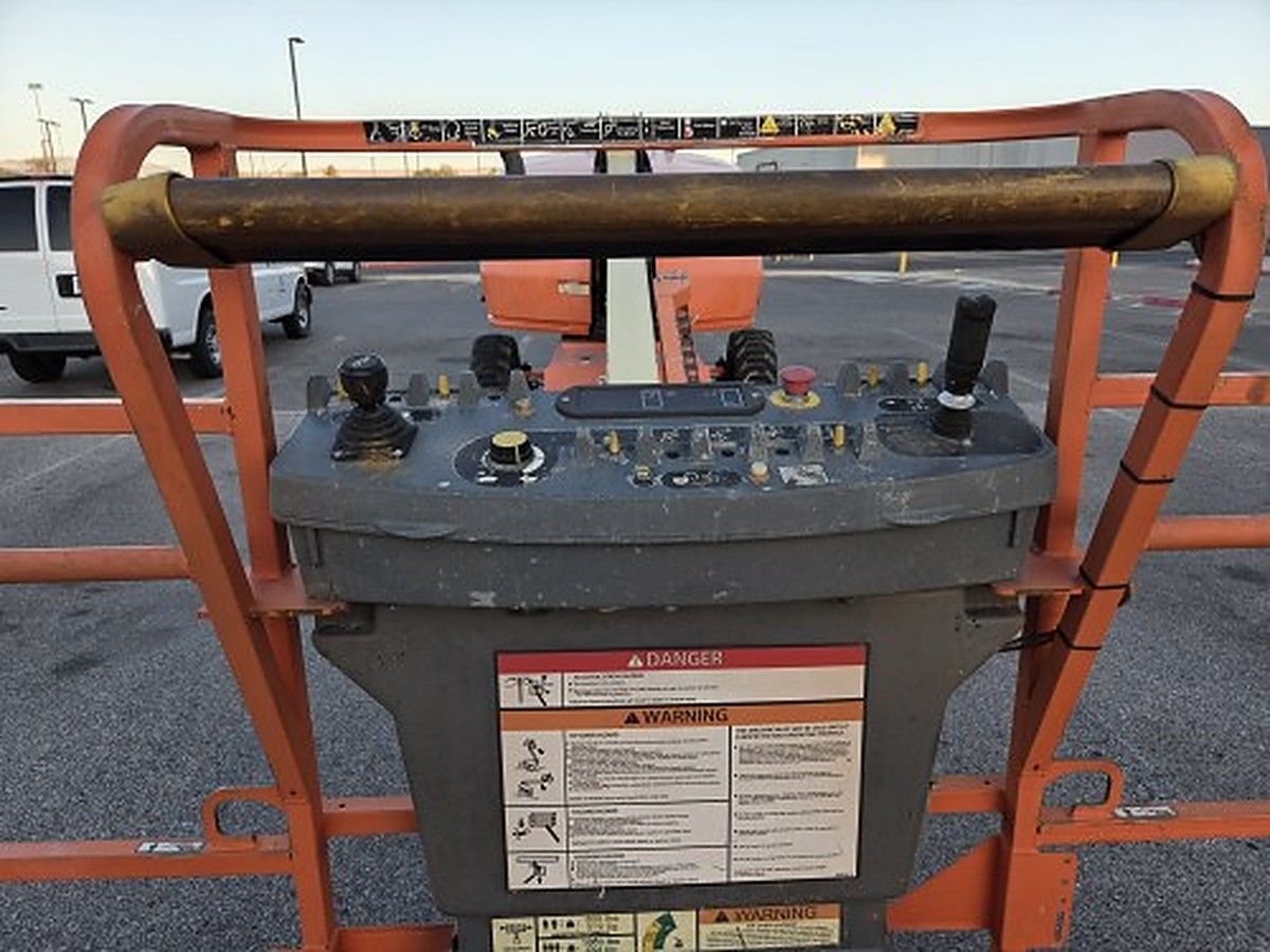 JLG 400S photo 8
