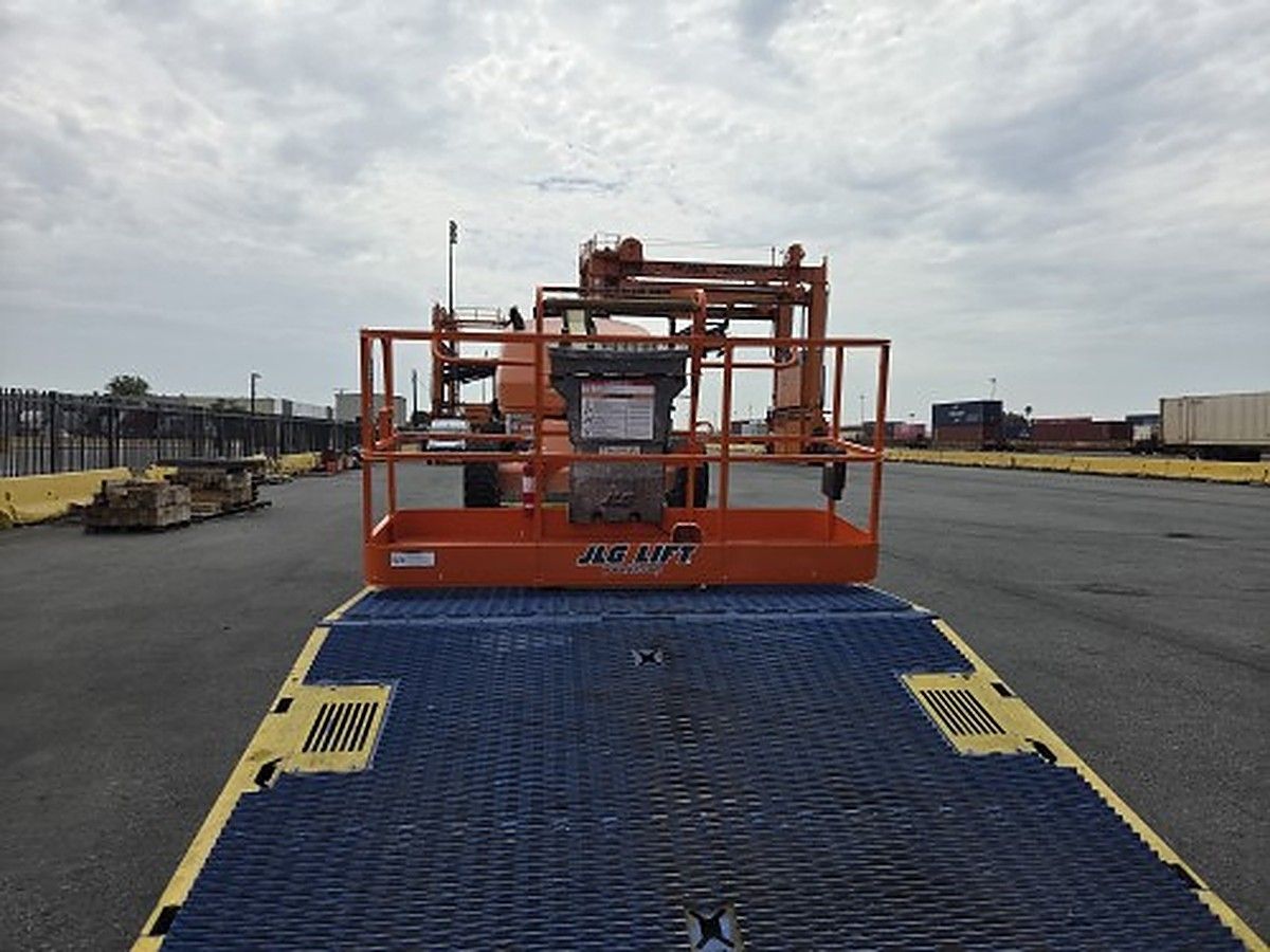 JLG 400S photo 3