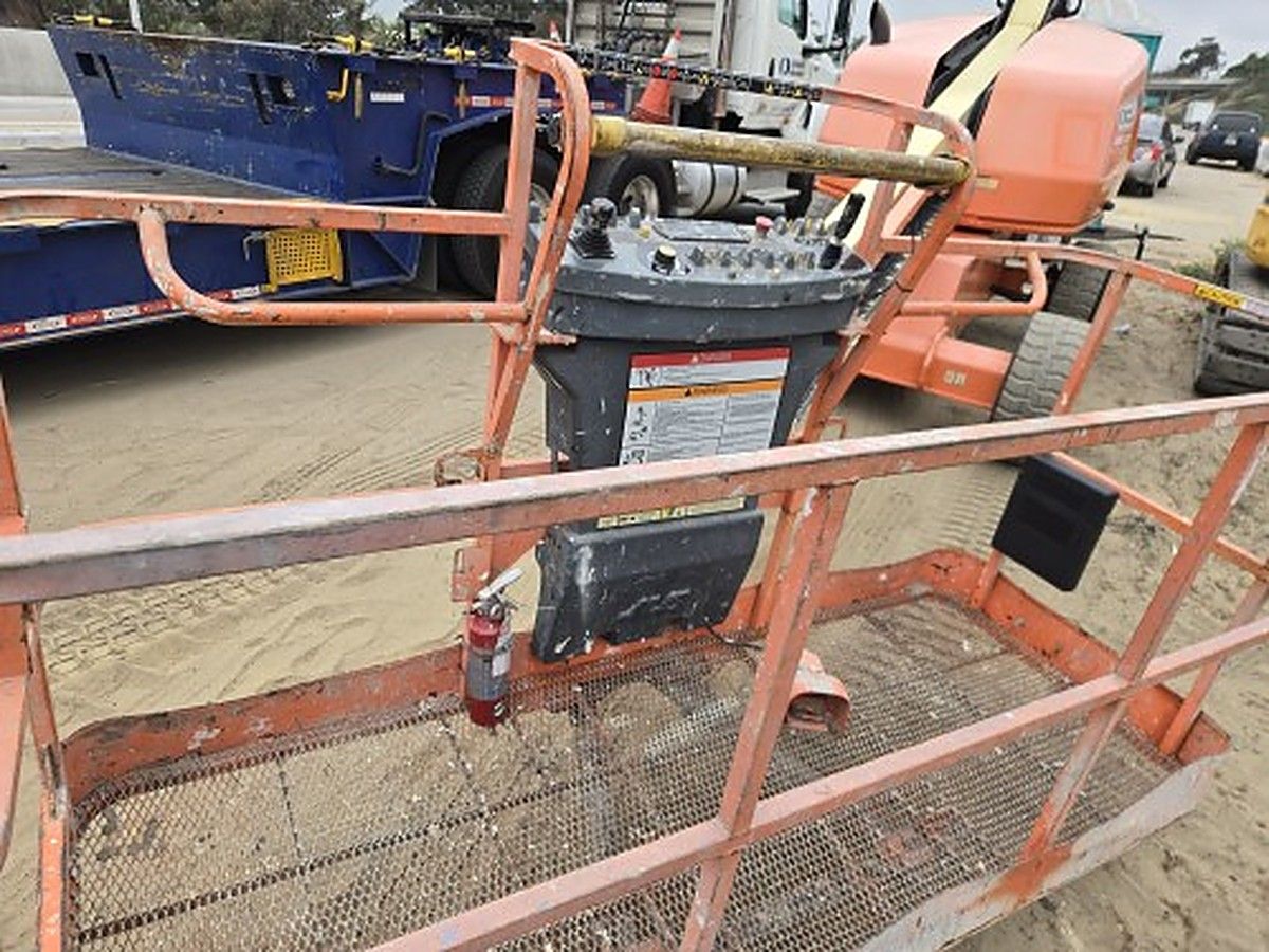 JLG 400S photo 5
