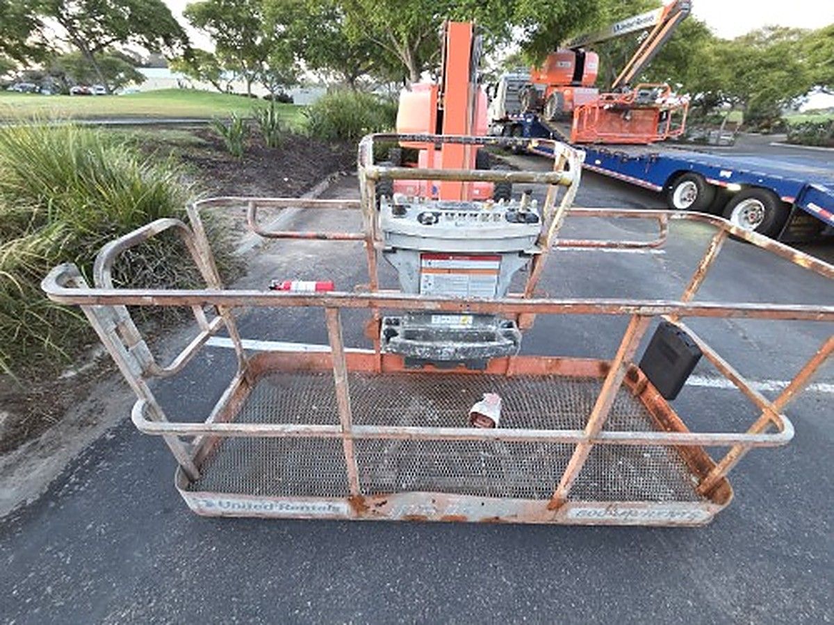 JLG 460SJ photo 7