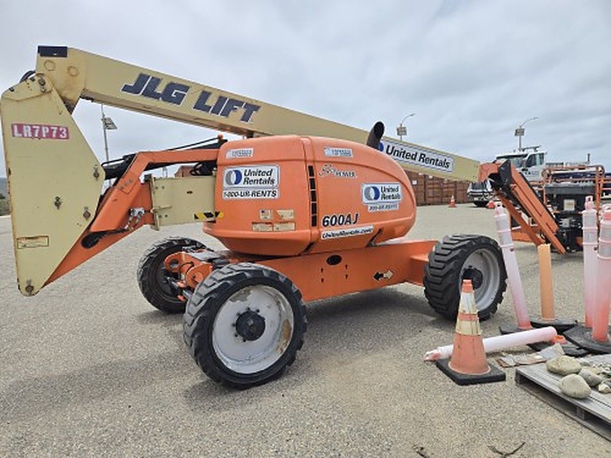 JLG 600AJ photo 2