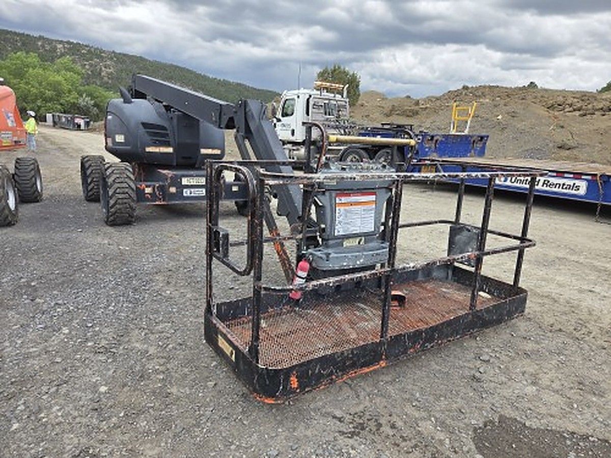 JLG 600AJ photo 2
