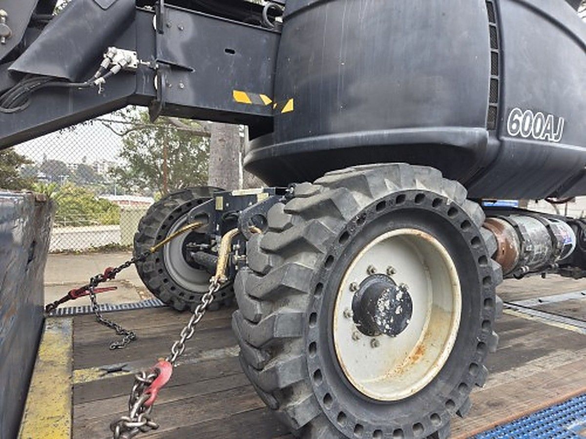 JLG 600AJ photo 11
