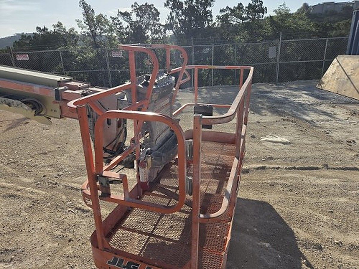 JLG 600S photo 3