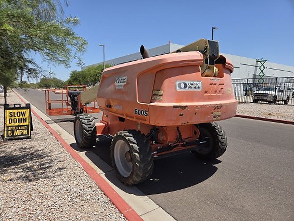 JLG 600S photo 2