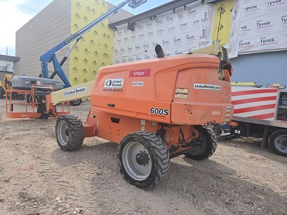 JLG 600S photo 2
