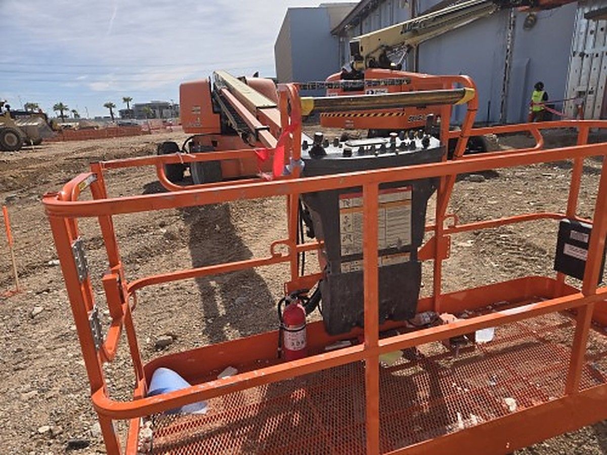 JLG 600S photo 5