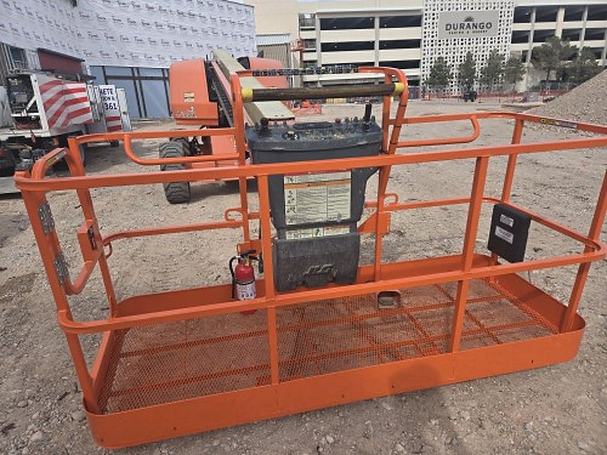 JLG 600S photo 6