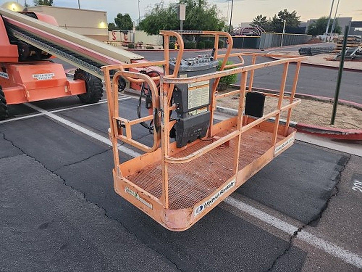 JLG 600S photo 8