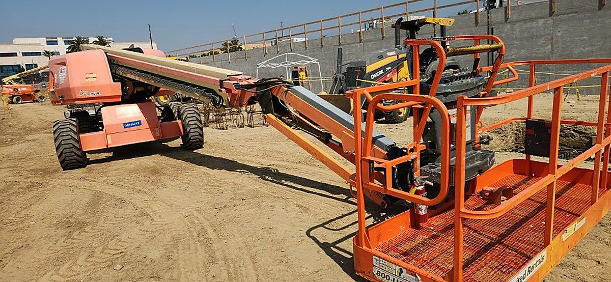 JLG 660SJ photo 2