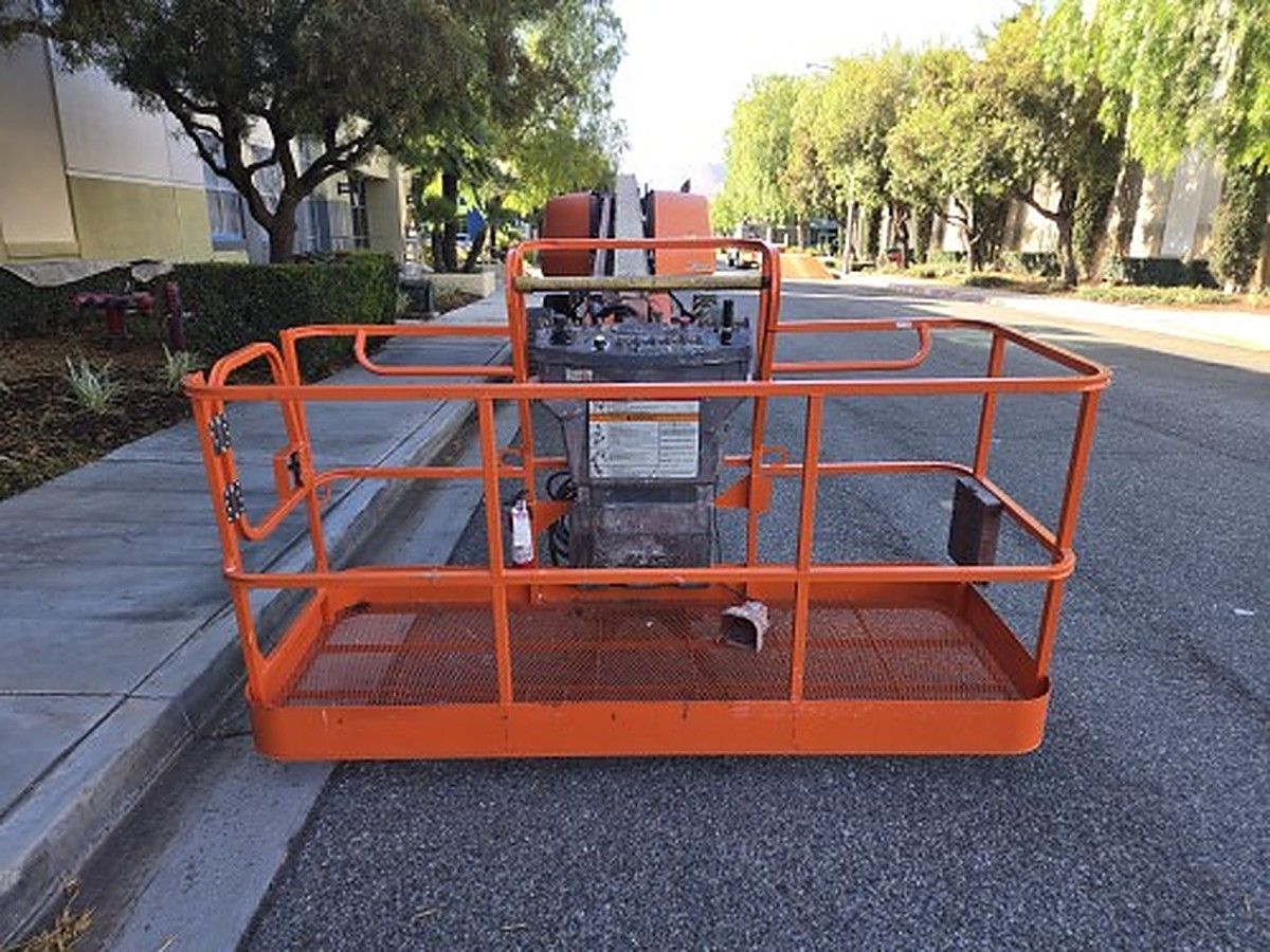 JLG 660SJ photo 2