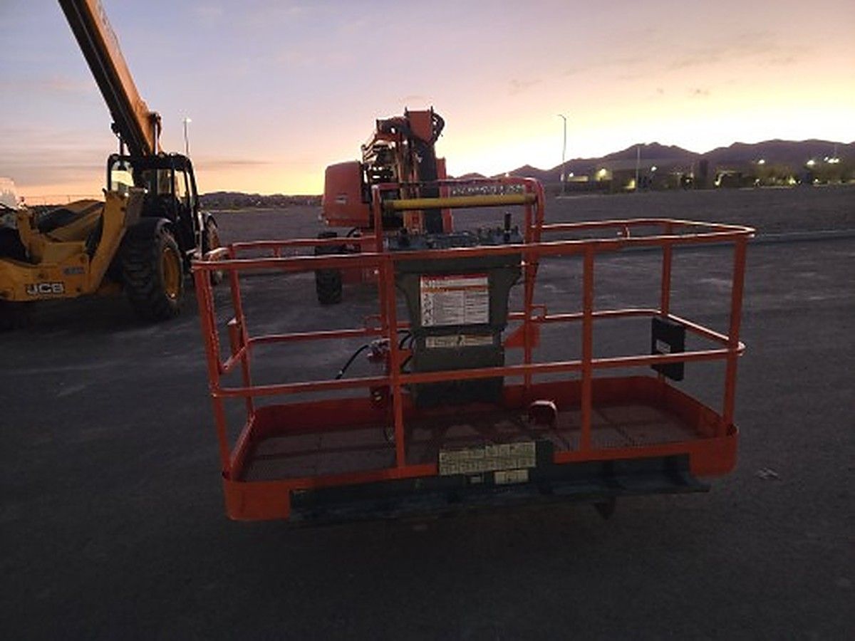 JLG 660SJ photo 2