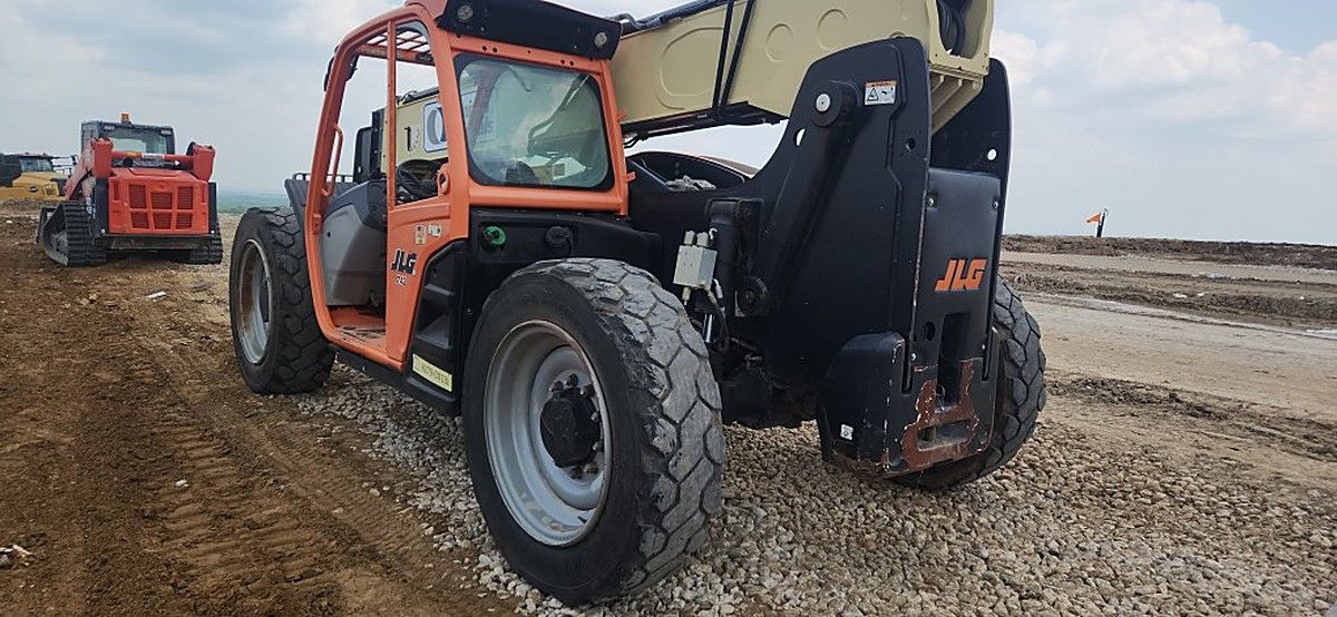 JLG 742 photo 2