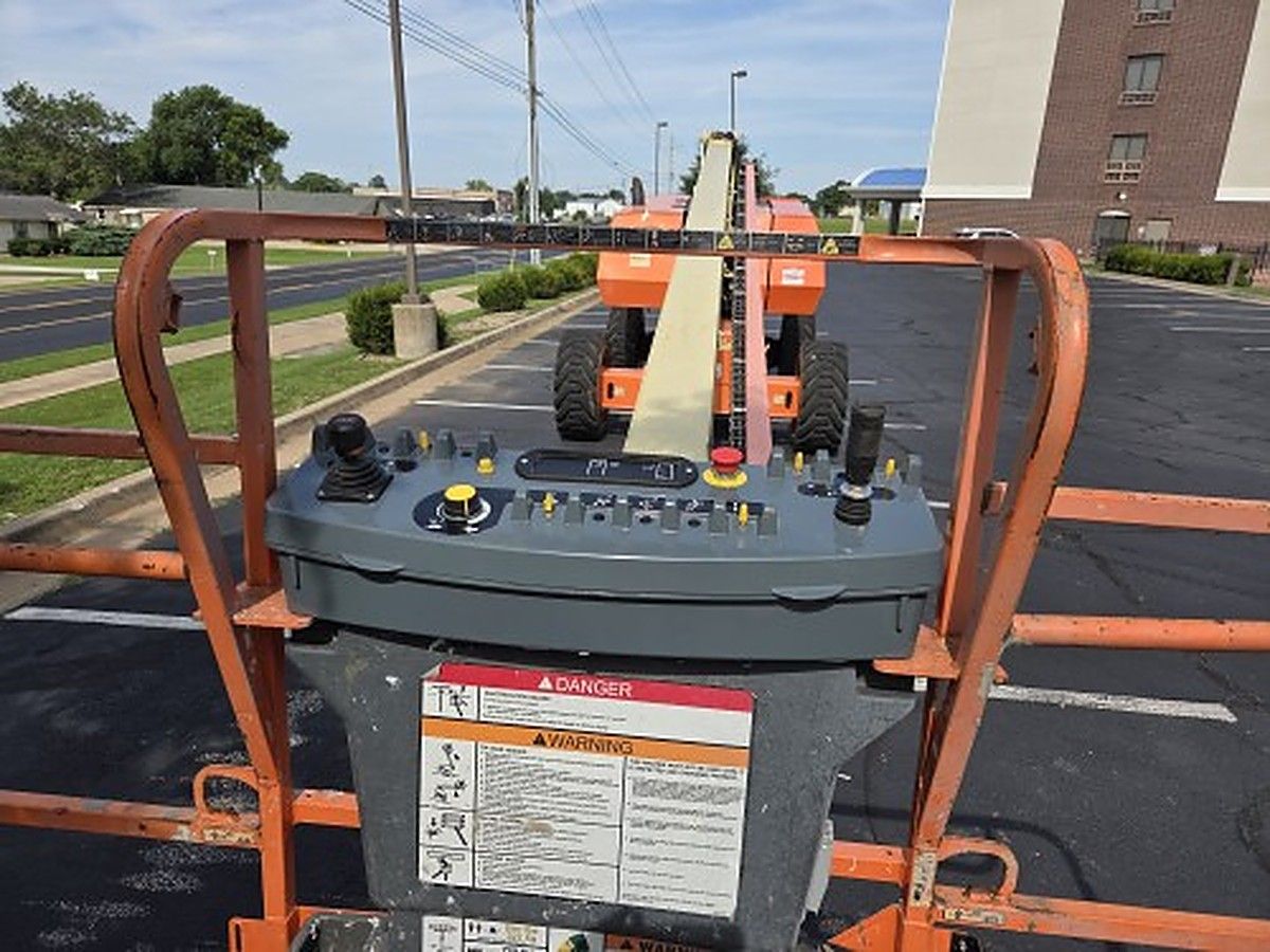 JLG 800S photo 5