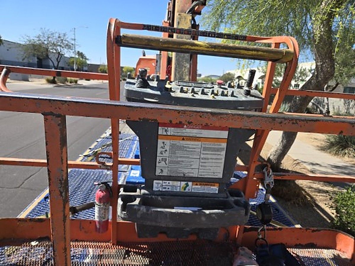 JLG 860SJ photo 2