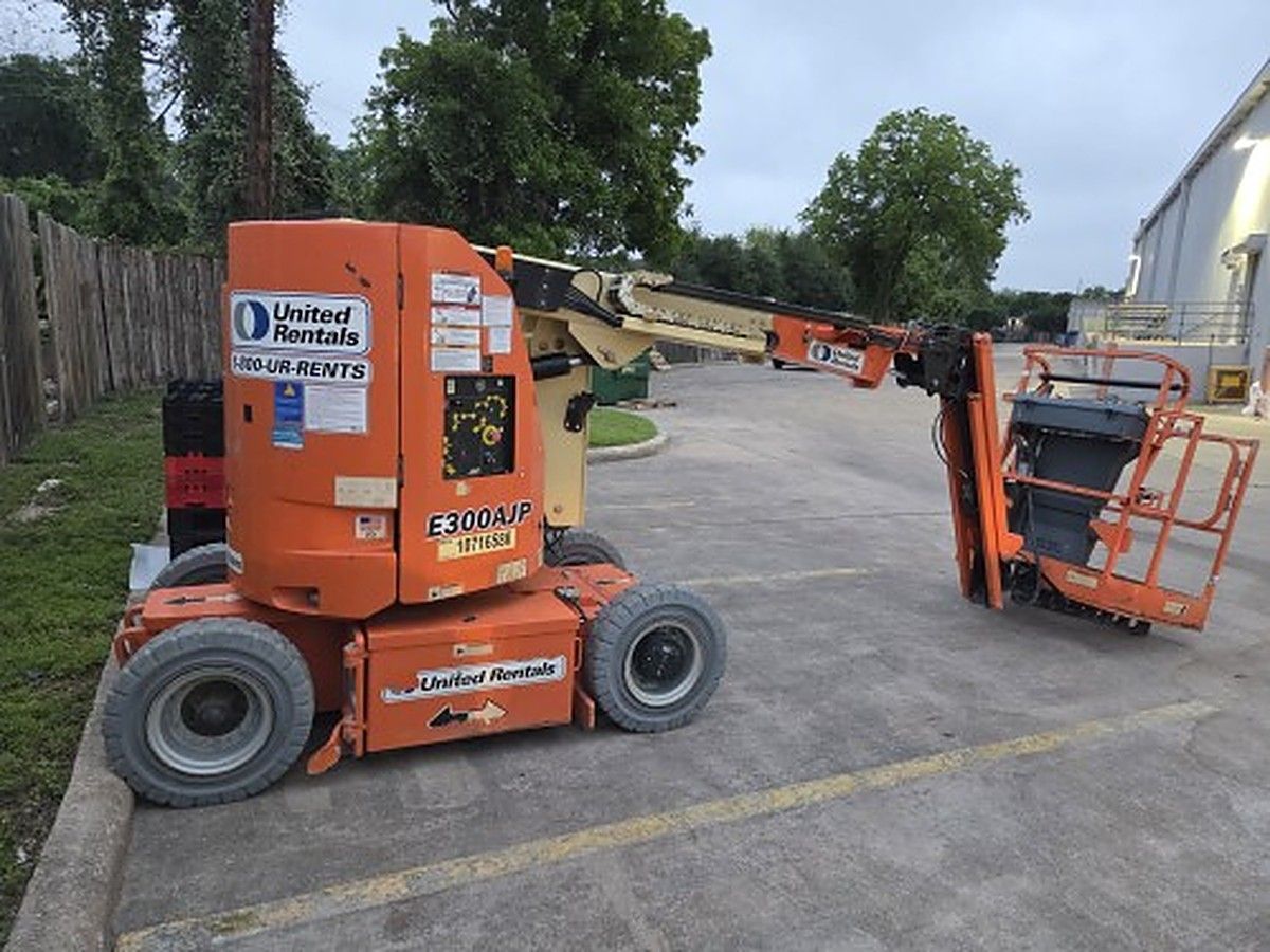 JLG E300AJP photo 9