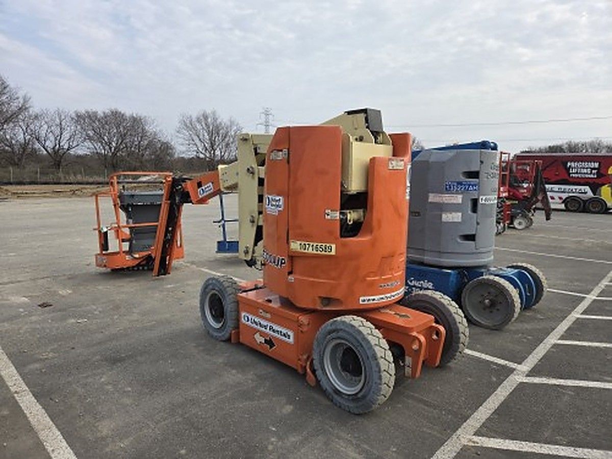 JLG E300AJP photo 3