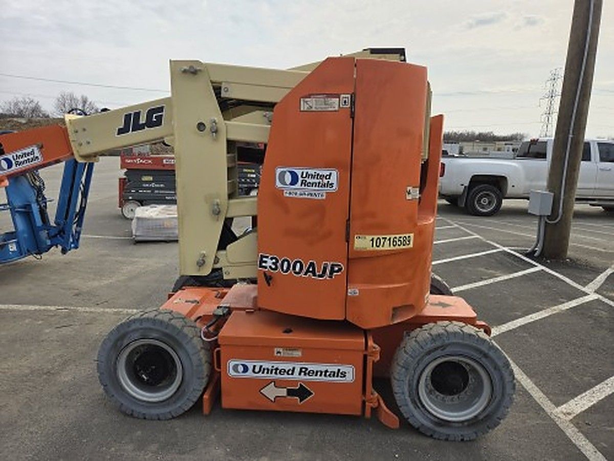 JLG E300AJP photo 4