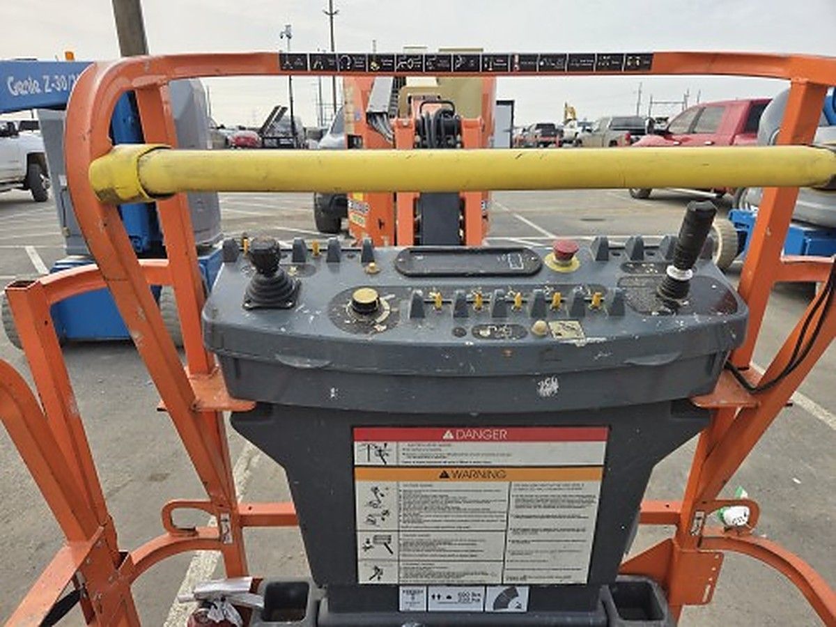 JLG E300AJP photo 7
