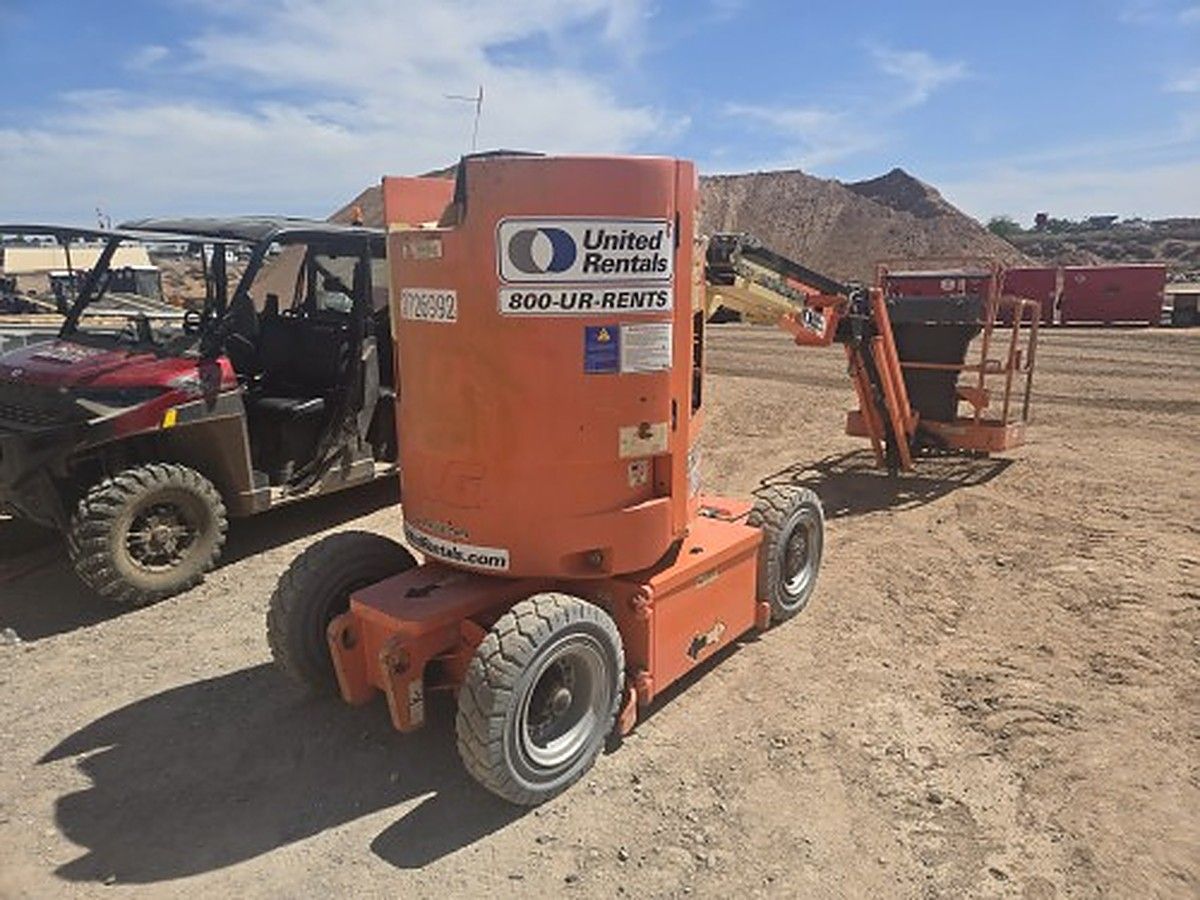 JLG E300AJP photo 2