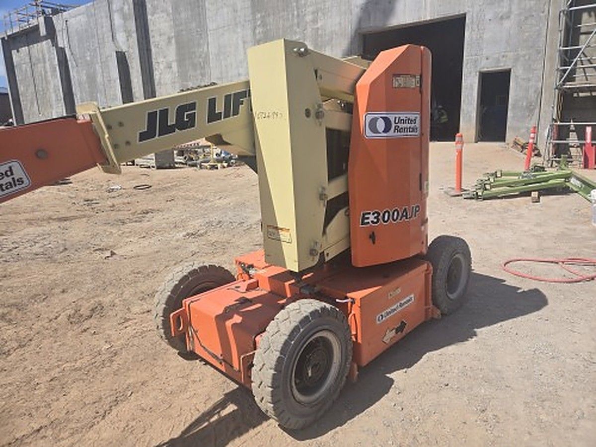 JLG E300AJP photo 3