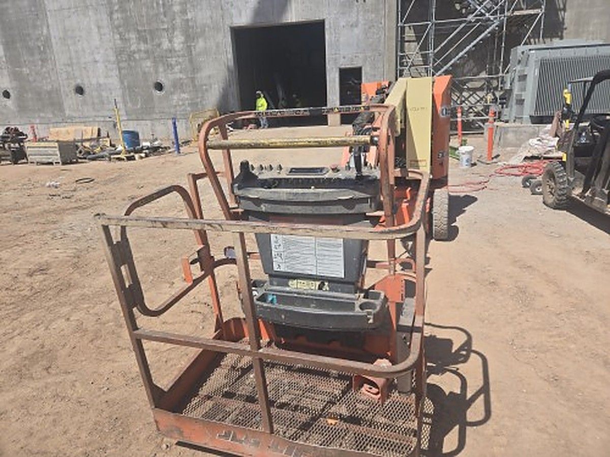 JLG E300AJP photo 5