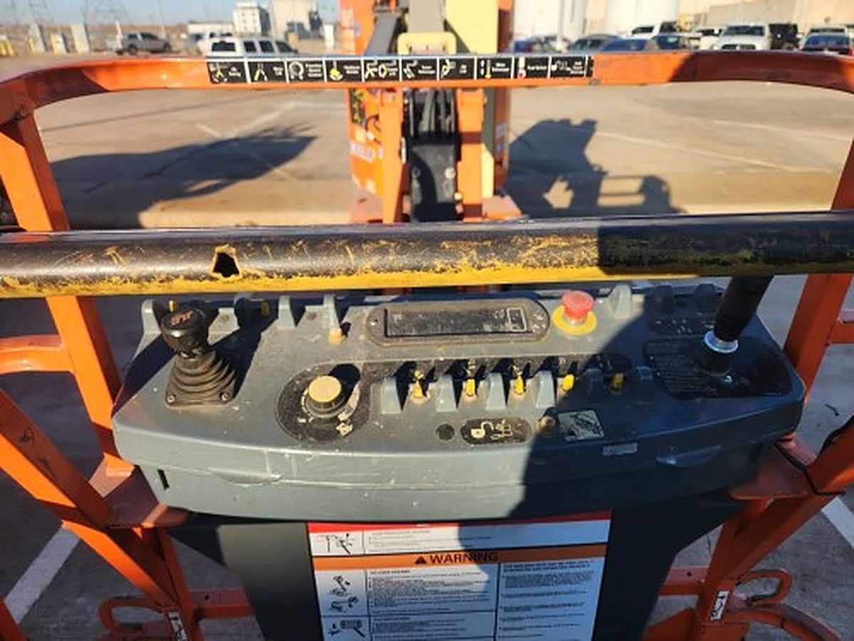 JLG E300AJP photo 8