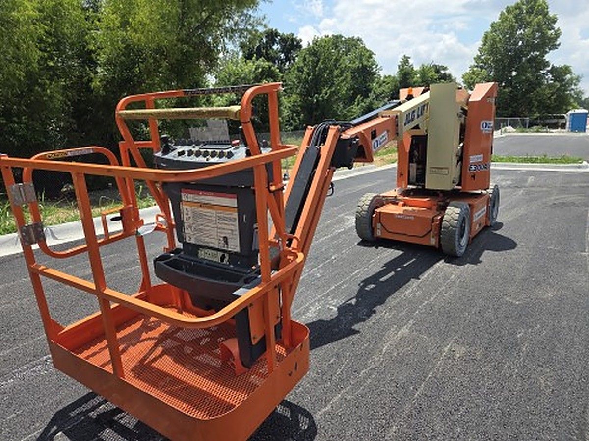 JLG E300AJP photo 2