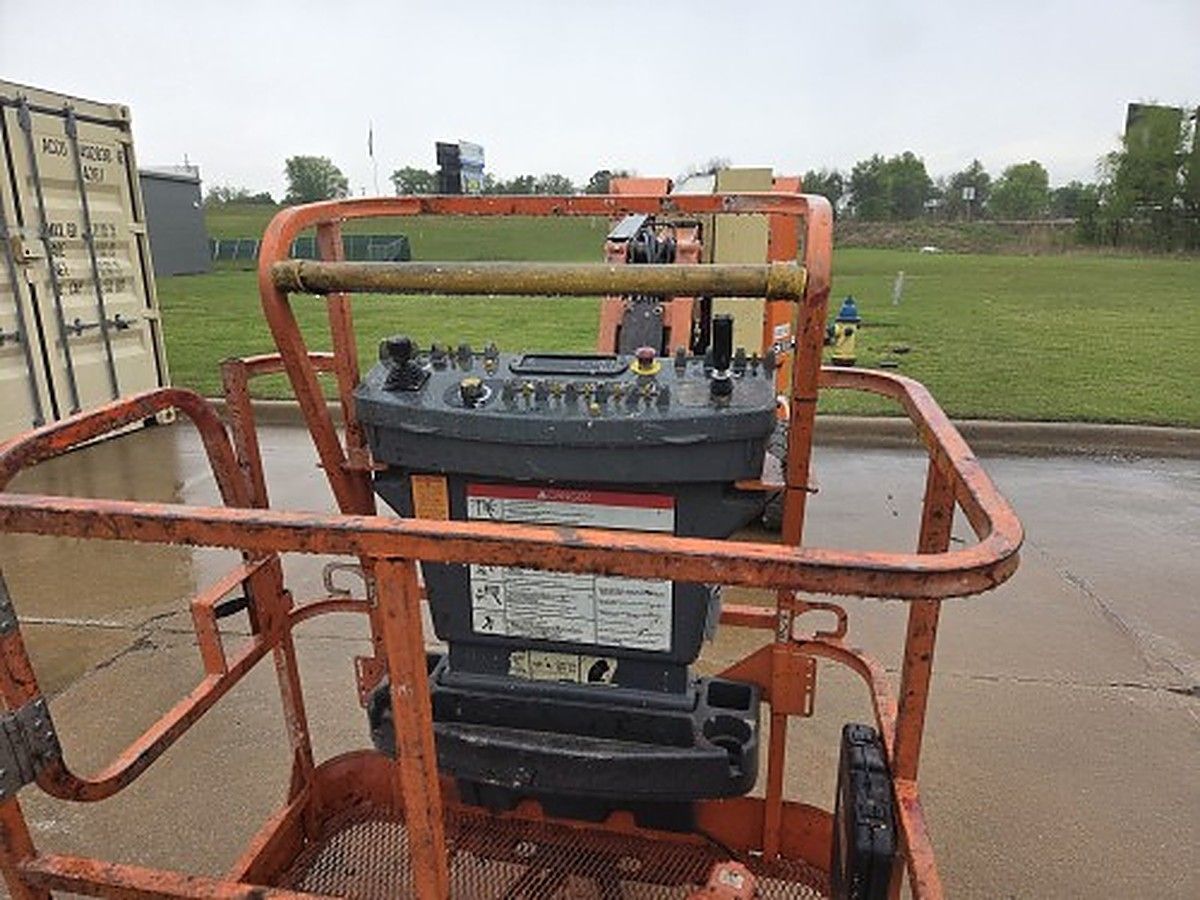JLG E300AJP photo 2