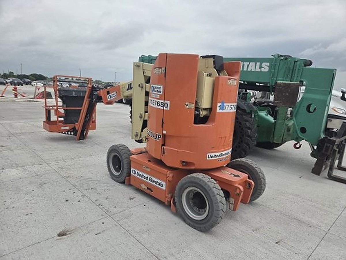 JLG E300AJP photo 2