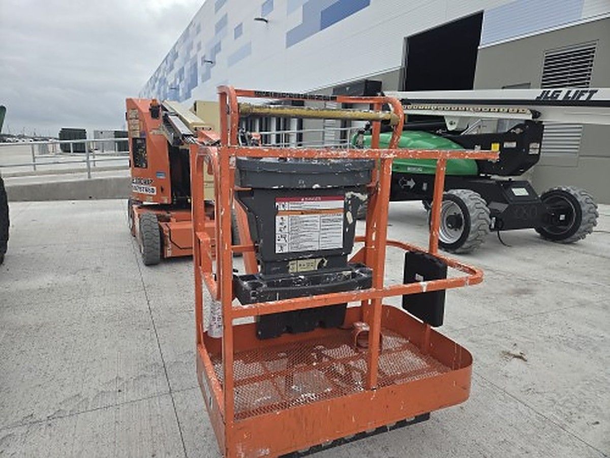 JLG E300AJP photo 4