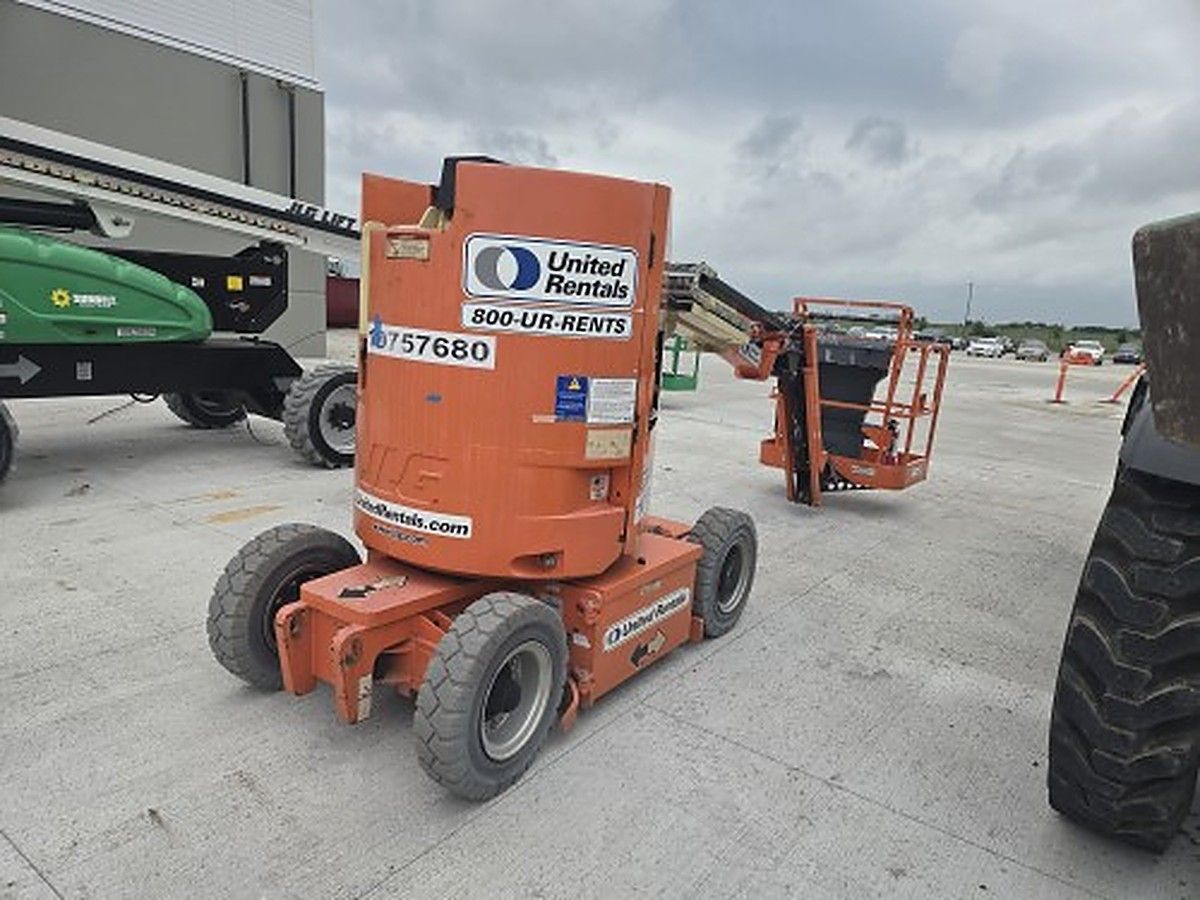 JLG E300AJP photo 5