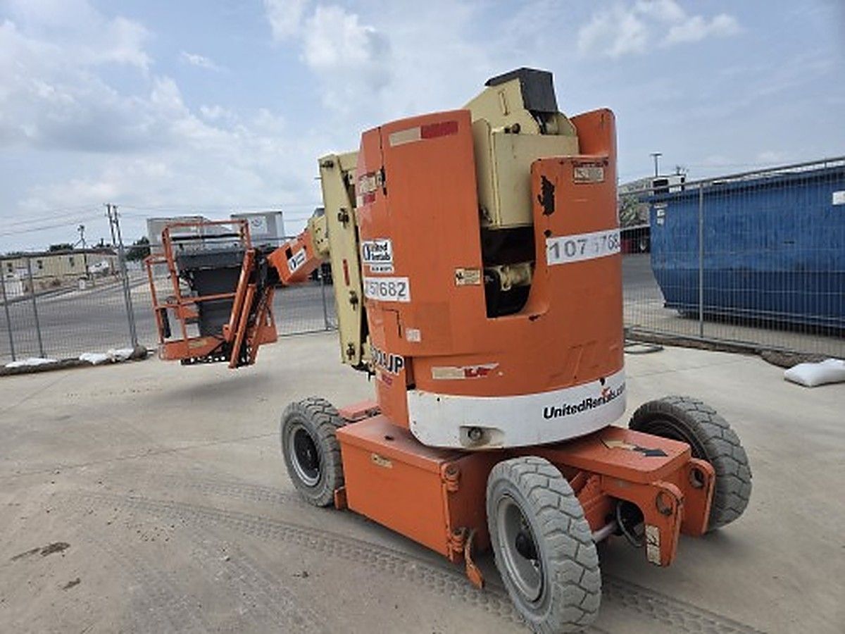JLG E300AJP photo 2