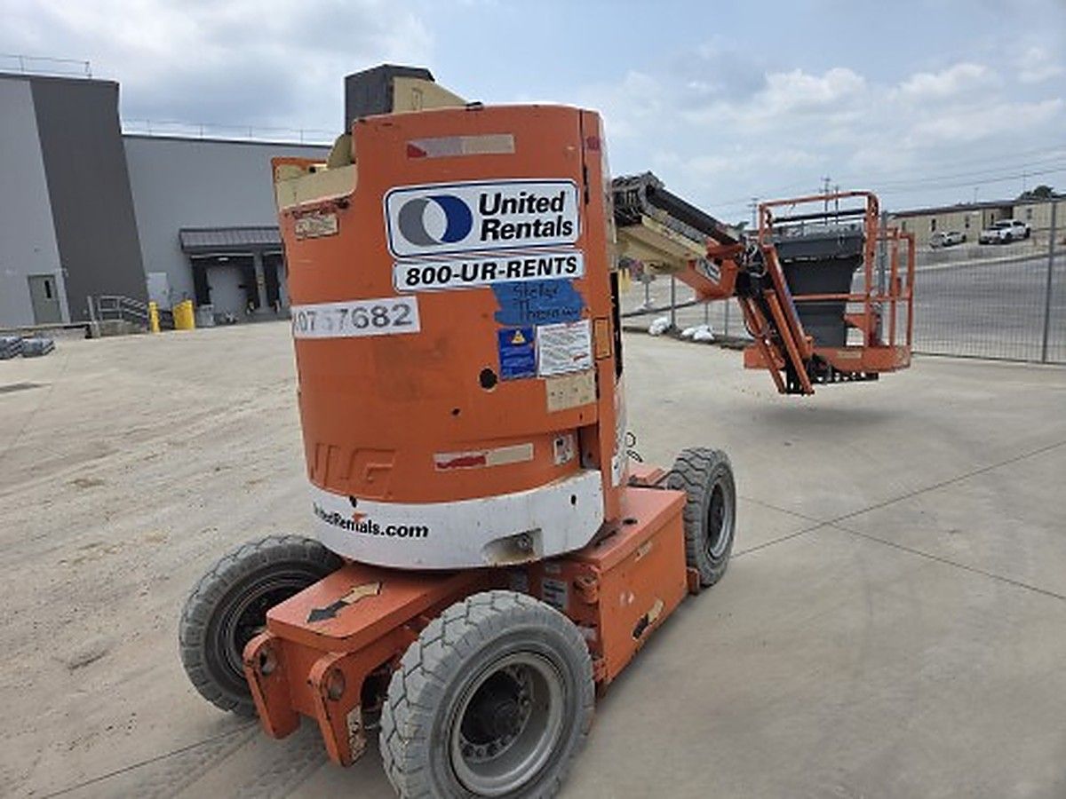 JLG E300AJP photo 3