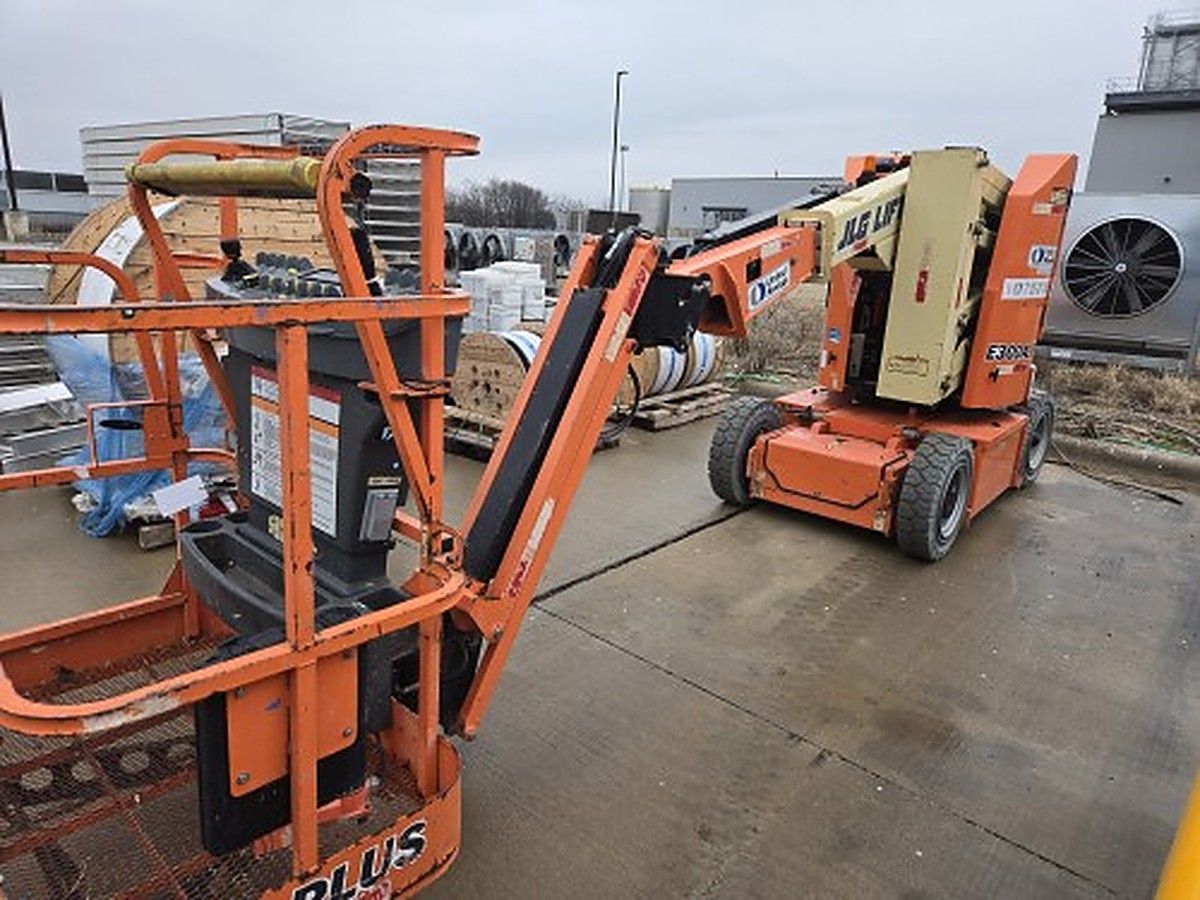 JLG E300AJP photo 4