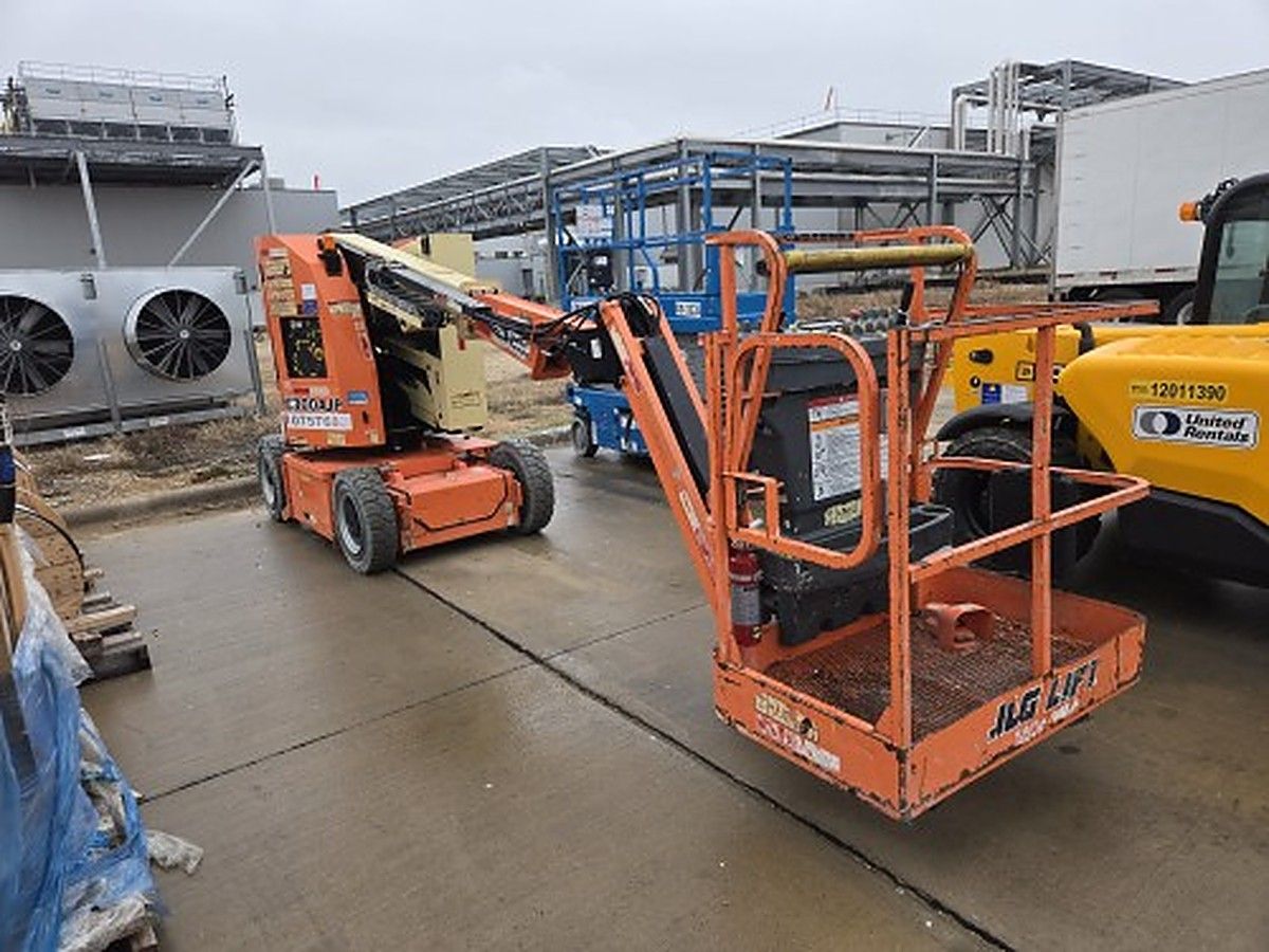 JLG E300AJP photo 5