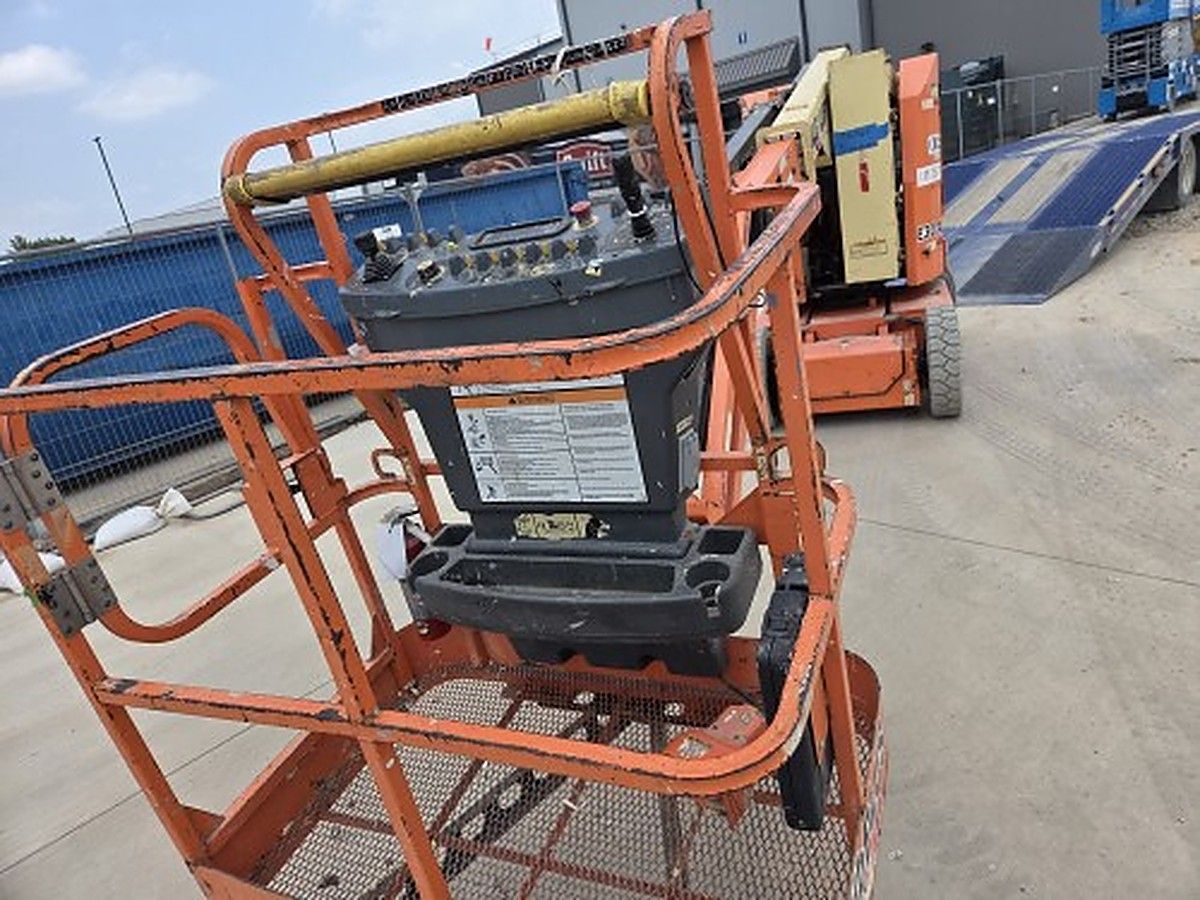 JLG E300AJP photo 9