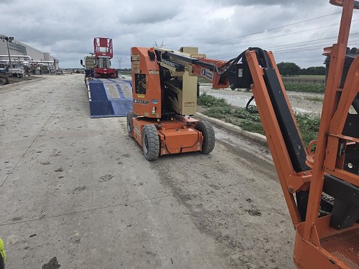 JLG E300AJP photo 2