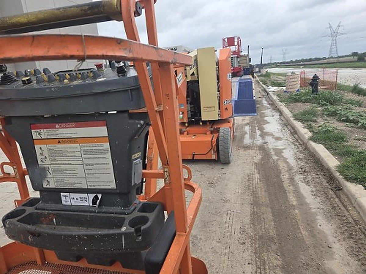 JLG E300AJP photo 3