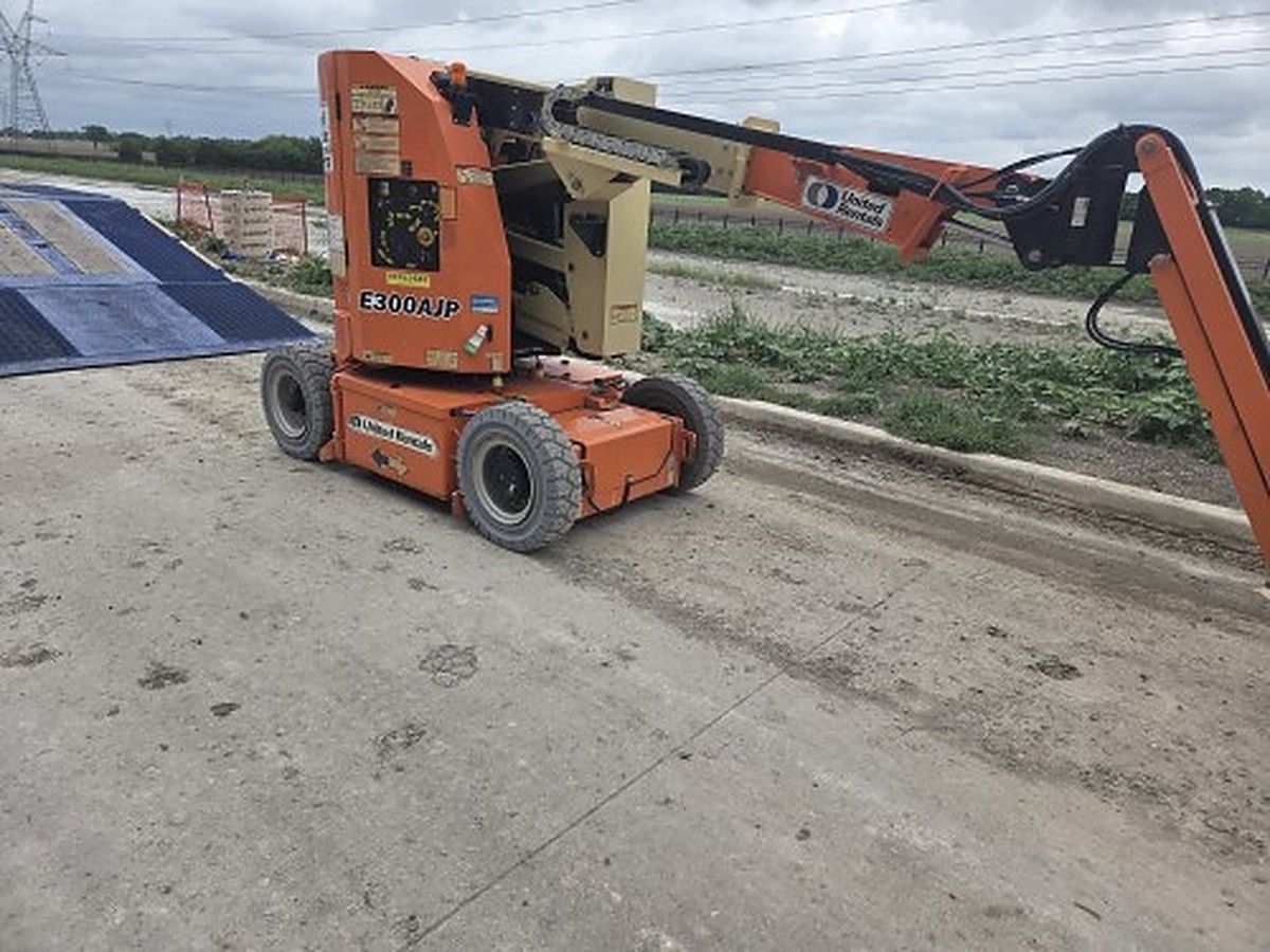 JLG E300AJP photo 4